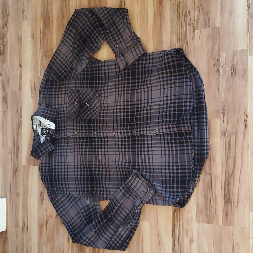 Volcom Men's Black and Gray Plaid Long-Sleeve Button-Up Shirt